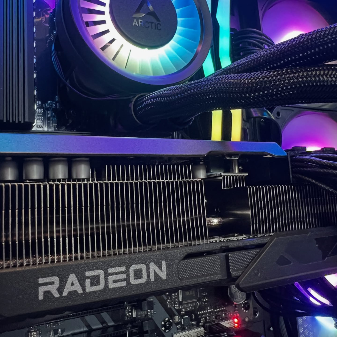 "Specter": Ryzen 7 9700X - Nvidia RTX 5060 Ti 16GB - 360mm AIO - 32GB RAM - 1TB SSD - B850 Wi-Fi - Windows 11 Home