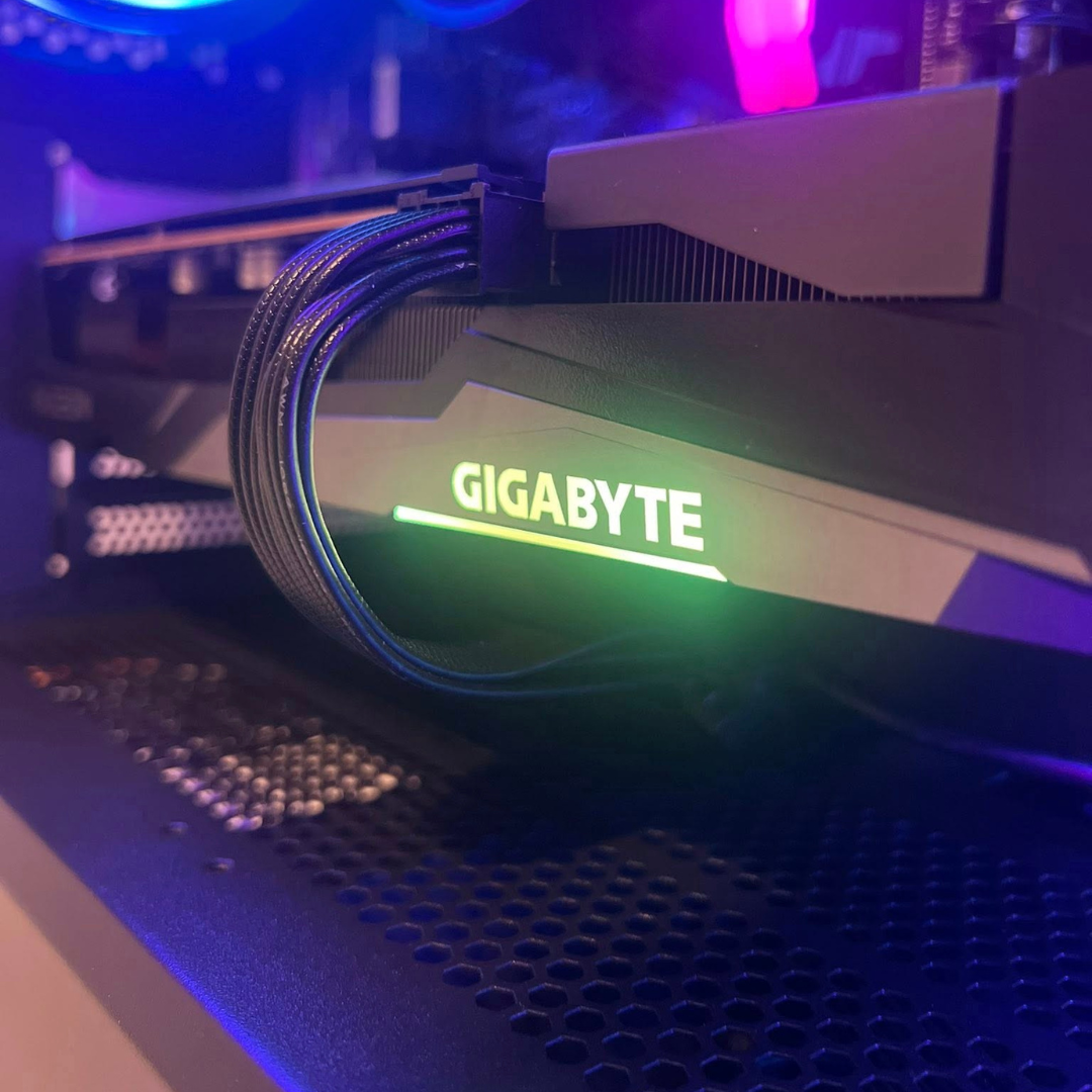 "Glass Cannon": Ryzen 5 8400F - Nvidia RTX 5060 8GB - 32GB RAM - 1TB SSD - B650m Wi-Fi - Windows 11 Home